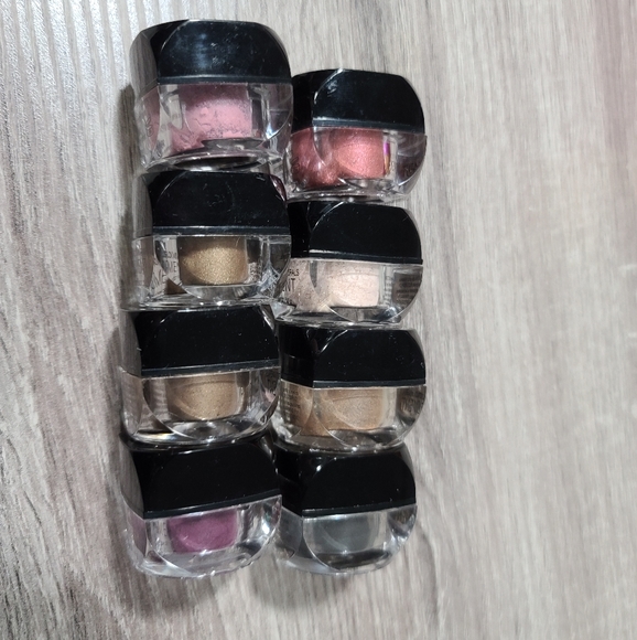 Younique Lose Pigments - Picture 2 of 2